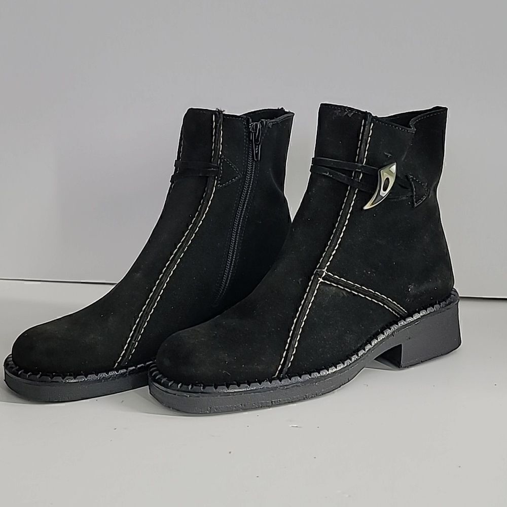 La Canadienne Black Suede Waterproof Ankle Boot